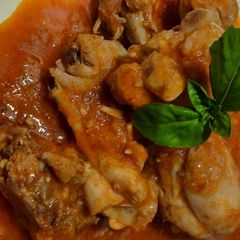Basil tomato chicken curry A picture of Basil tomato chicken curry.