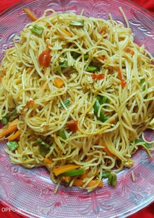 এগ-ভেজ হাক্কা নুডলস্(Egg-veg hakka noodles recipe in Bengali) রেসিপির প্রধান ছবি