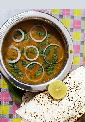 તડકા દાળ (Tadka Dal Recipe In Gujarati) રેસીપી મુખ્ય ફોટો