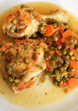 Una foto de Pollo con verduras