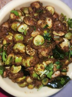 पोपटीच्या ओल्या दाण्याची उसळ (popatichya danyachi usal recipe in marathi) रेसिपी चे मुख्य फोटो