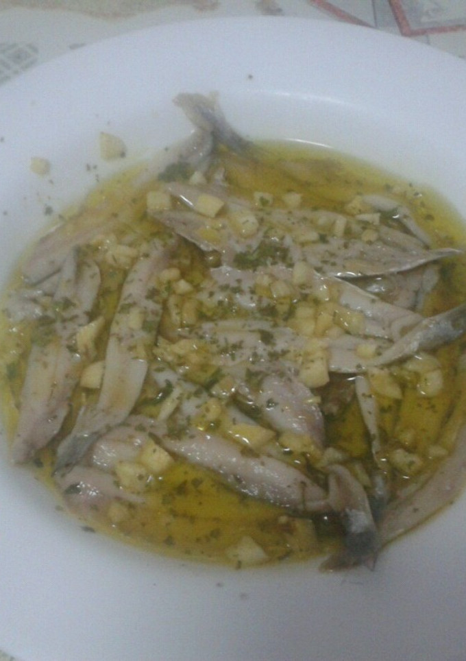 Una foto de Anchoas al ajillo o boquerones en vinagre