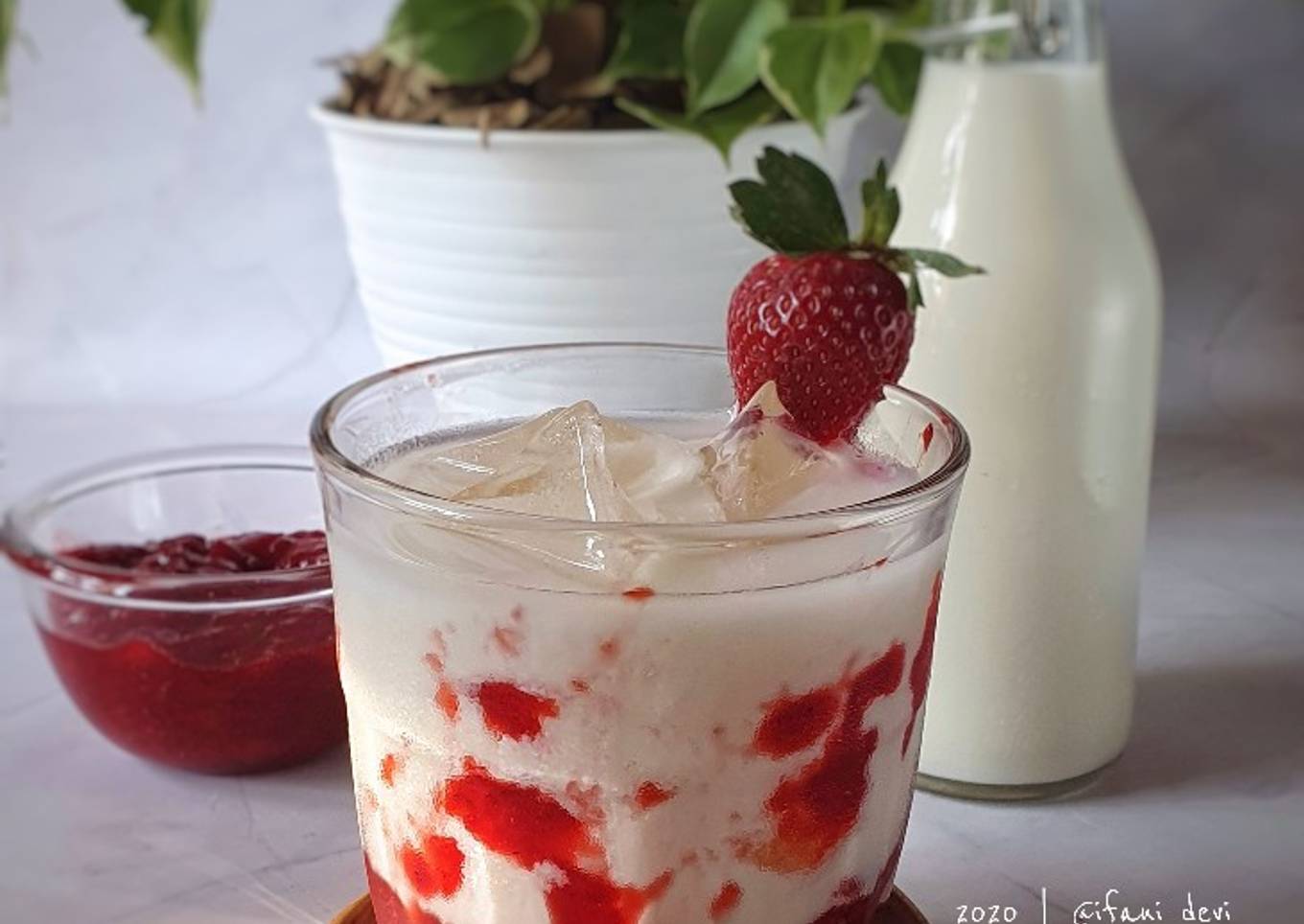 213. Korean Strawberry Milk