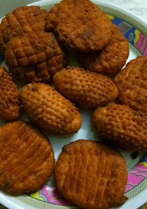 खजूर/स्वीट मठरी (Khjoor/sweet mathari recipe in hindi) रेसिपी मुख्य फोटो