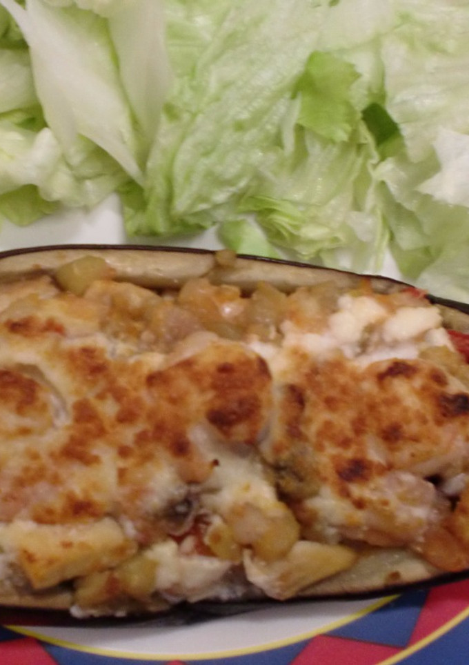 Una foto de Berenjenas rellenas de pollo y gambas