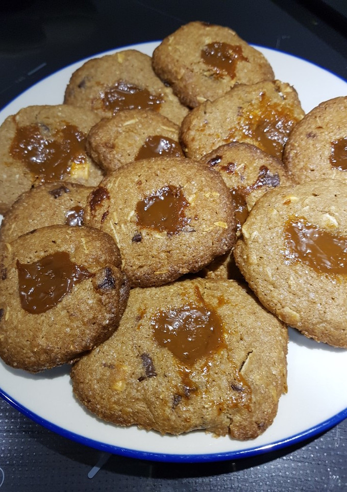 Una foto de Galletas con dulce de leche y pepitas de chocolate