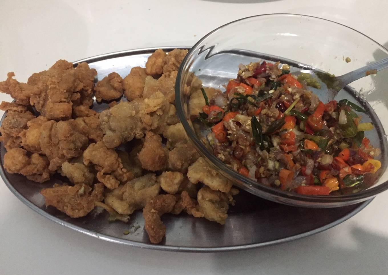 Ayam goreng saus pedas