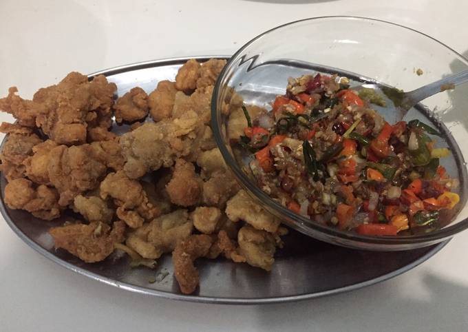 Ayam goreng sambal matah