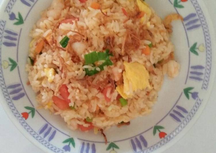 Resep Nasi goreng tomat tanpa ribet, Bisa Manjain Lidah