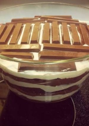 A picture of Kit Kat chocolate trifle.