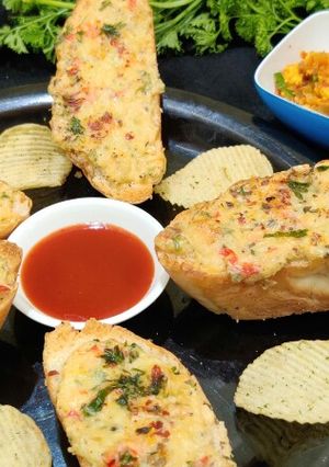 A picture of Cheesy Garlic Bread.
