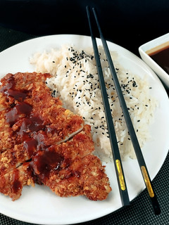 Una foto de Pollo katsu en freidora de aire {receta japonesa}