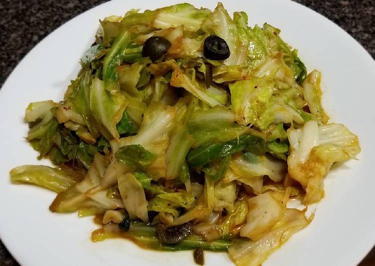 Recipe: 2020 Sauted cabbage in garlic and olive sauce #mommasrecipes