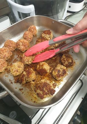 A picture of Pork and beef mince meatballs.