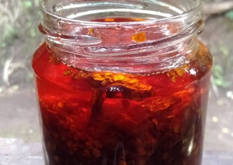 Chili oil (minyak cabai)