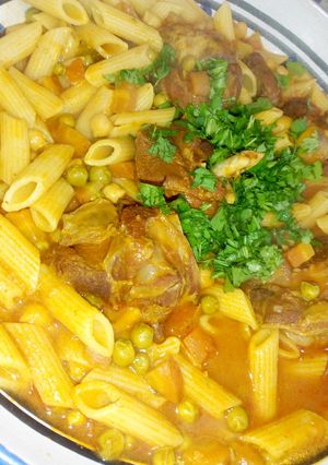 صورة لوصفة معكرونة باللحم والجلبان يمميي 😋😋