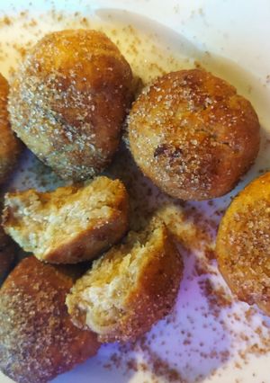 A picture of Banana Donuts ♠️💜.