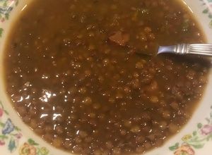 Una foto de Lentejas con tocino y jamón