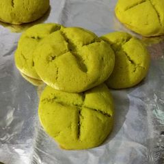 A picture of Milkmaid green tea butter cookies.