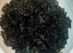 Hình của món Rong mứt cháy tỏi.