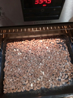 Una foto de Almendras saladas con piel