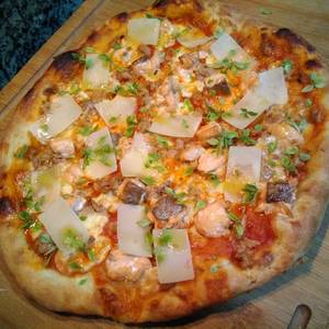 Pizza de Salmón con Albahaca fresca