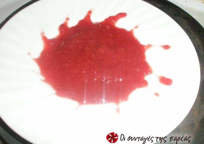 κύρια φωτογραφία συνταγής Πανεύκολη σάλτσα φράουλας