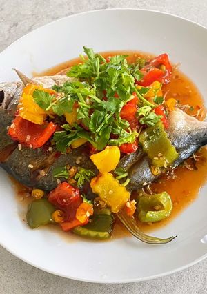 A picture of Golden Pomfret with Sweet Chilies 🌶 Sauce.