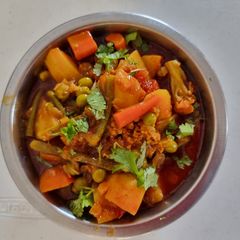 A picture of Mixed vegetable curry.