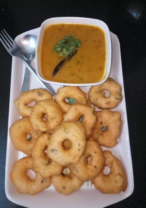 મેંદુવડા (Menduwada Recipe in Gujarati) રેસીપી મુખ્ય ફોટો