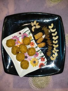 आटा गुड़ का लड्डू (Aata gur ka ladoo recipe in hindi) रेसिपी मुख्य फोटो