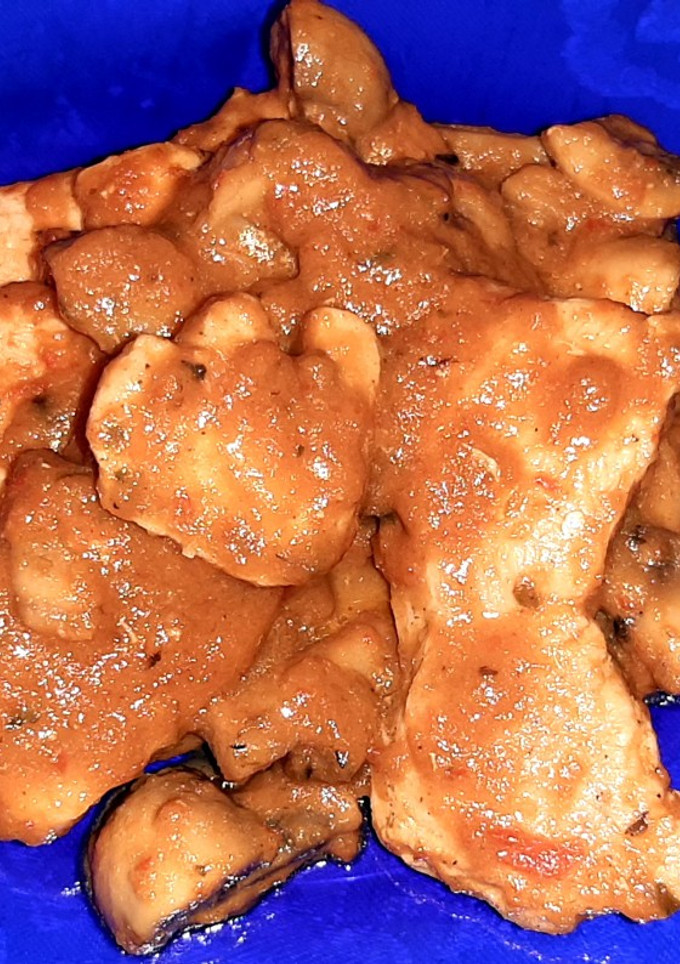 Una foto de Pollo con champiñones al Pedro Ximénez