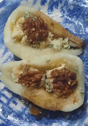 Una foto de Pera con queso azul