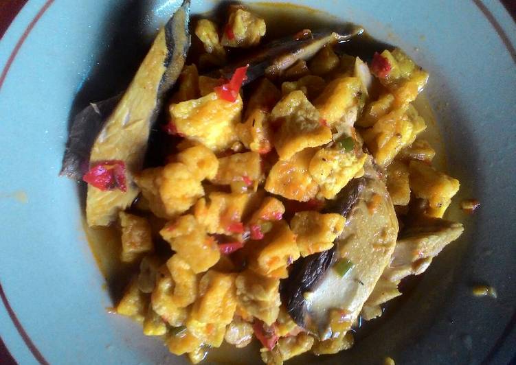 Langkah Membuat Ikan dan TempeTahu Bumbu Merah (Gheseng bhs Maduranya) yang praktis