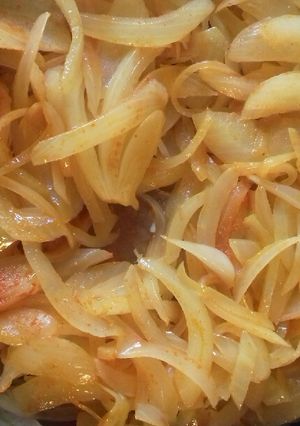 Una foto de Bifes de carne con cebollas 1234 !GO¡