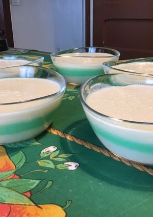 Une photo de Crèmes bicolores vanille et pistache