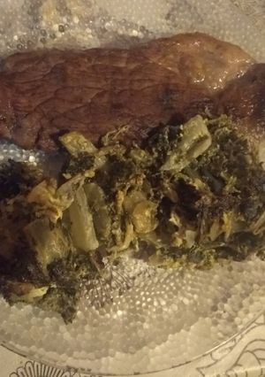 Una foto de Bifes a la plancha con tarta de espinaca y acelga