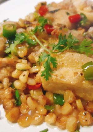 รูปของ สาลีดอยคั่วพริกเกลือเต้าหู้ Salt& Chilli Crispy Waxy Corn Tofu
