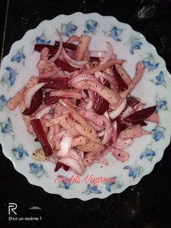 A picture of Onion salad.