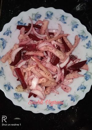 A picture of Onion salad.