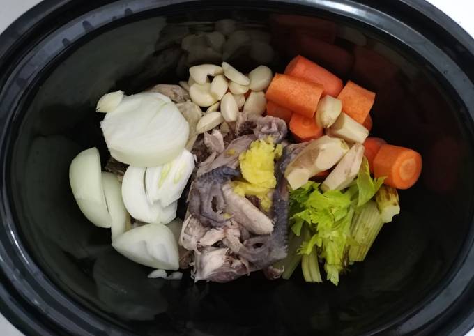 Cara bikin Chicken Bone Broth #MPASI Cara bikin Chicken Bone Broth #MPASI