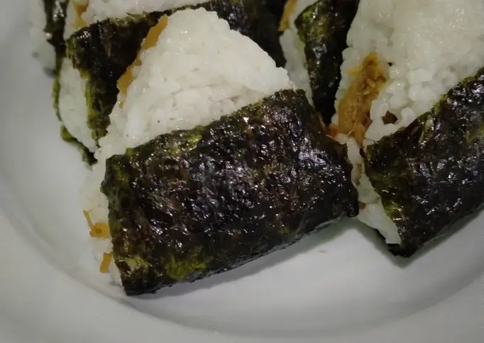 Onigiri Isi Ayam Krawu