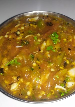 சுட்ட தக்காளி பூண்டு சட்னி(Burnt& roasted tomato garlic chilli chutney recipe in tamil) செய்முறை முக்கிய புகைப்படம்