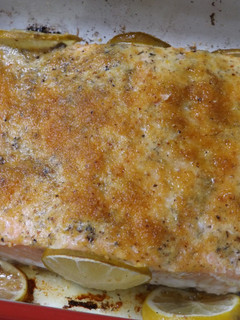 Una foto de Salmón al horno con kikos