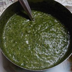 A picture of Hariyali chutney.