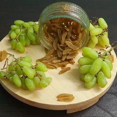 How to make raisins(kismis) from green grapes A picture of How to make raisins(kismis) from green grapes.