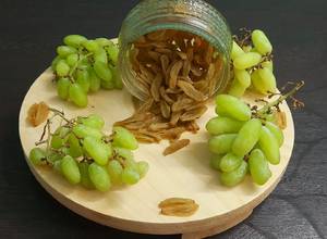 https://img-global.cpcdn.com/recipes/1dd5a971a7f18603/300x220cq70/how-to-make-raisinskismis-from-green-grapes-recipe-main-photo.jpg