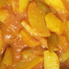 A picture of Pointed gourd and potatoes.