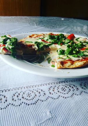 Una foto de Pizza con masa de pollo🍕🍕🍕 sin harinas