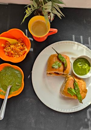 यम्मी वडा पाव रेसिपी मुख्य फोटो